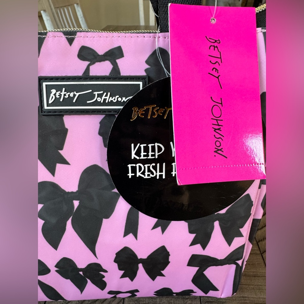 Betsey Johnson Insulted Lunch Tote - Bag Pink & Black Bow (NWT) - Picture 6 of 10